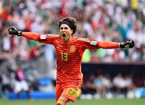 Guillermo Ochoa Mejor Portero Del Mundial De Rusia Punto Medio