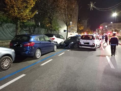 Scappano Dalla Polizia Dopo Il Furto E Causano Un Incidente