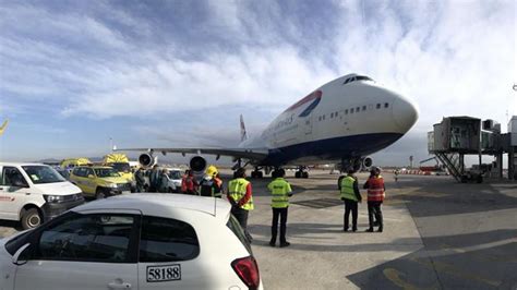 Aterriza En Barcelona Un Boeing En El Aeropuerto Del Prat