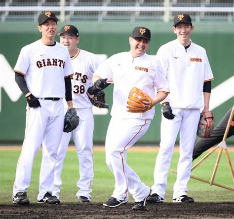 写真：巨人・田中豊樹が寒空の中〝半そで姿〟で存在感「へへっ」 東スポweb