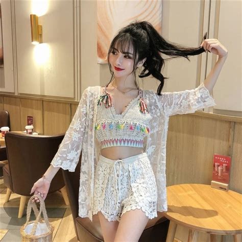 Set bộ bikini 2 mảnh len móc họa tiết ren hoa kèm áo choàng Chiaki vn
