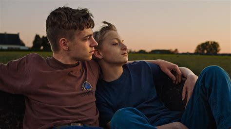 Rekomendasi Film Gay Coming Of Age Yang Bikin Baper Terharu Sampai Nangis Cafebl Berita