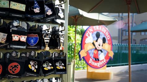 Disneys Pin Traders | Disneyland Resort