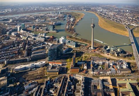 Luftaufnahme D Sseldorf Stadtansicht Am Ufer Des Flu Verlaufes Des