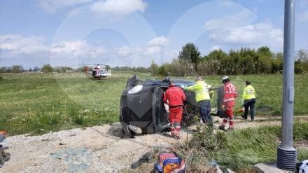 CHIVASSO Due Incidenti Nella Mattinata Auto Ribaltata Una Persona