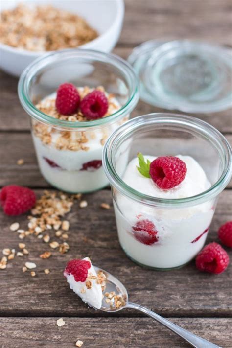 Joghurt Mousse Mit Himbeeren Und Hafercrunch Madame Dessert Quick