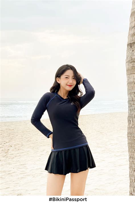 Áo bơi LẺ Nữ BIKINI PASSPORT kiểu tay dài basic có logo màu Xanh Navy BS1004 NV Shopee