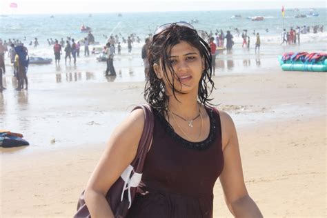 Hot Indian Girl Pictures At Goa Beach