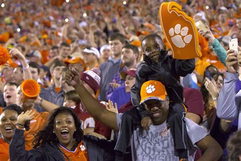 Clemson Remains No. 1 in College Playoff Rankings | wltx.com