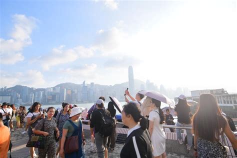 十一國慶煙花｜提早5個鐘霸靚位 遊客：好期待今晚煙花勝景 星島日報