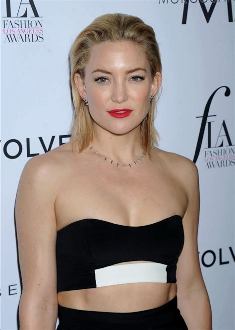 Kate Hudson Busty And Leggy In Tiny Monochrome Outfit Porn Pictures