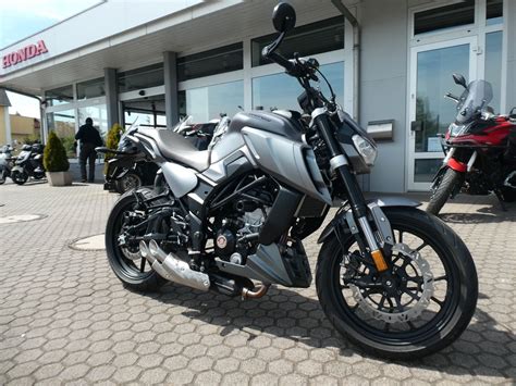 Gebrauchte Motobi DL 125 Naked Baujahr 2022 1400 Km Preis 3 590