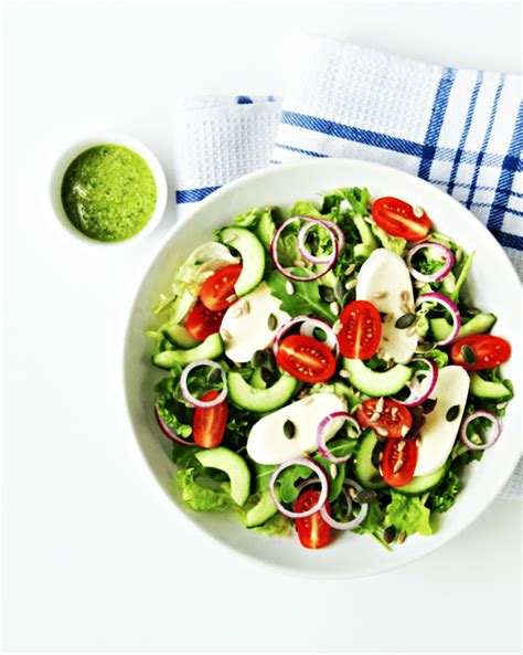 Italiaanse Salade Met Pestodressing