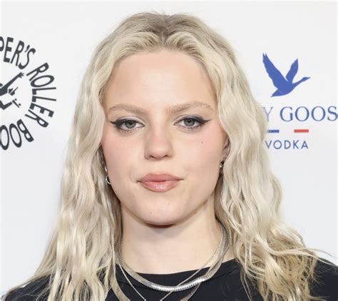 Ren E Rapp Quits Mindy Kalings Sex Lives Of College Girls Gg