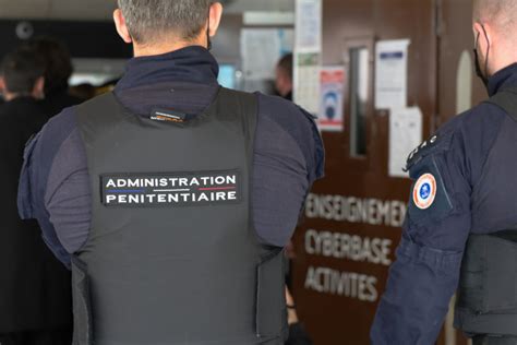 Devenir surveillant pénitentiaire tout ce qu il faut savoir