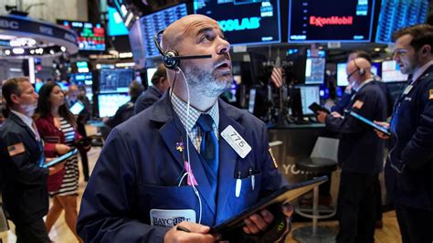 Dow Plunges 1 000 Points Tech Shares Crater As Stocks Erase Gains From Post Fed Rally