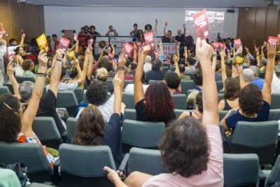 Docentes Da Uff Aprovam Parar H Em De Abril Seguem Construindo A