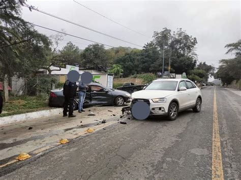 Dos Autos Colisionaron En La Carretera Sjr Xilitla Noticias De Quer Taro