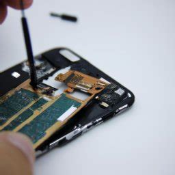 Desmontagem E Montagem De Um Smartphone Reparo Do Conector De Carga