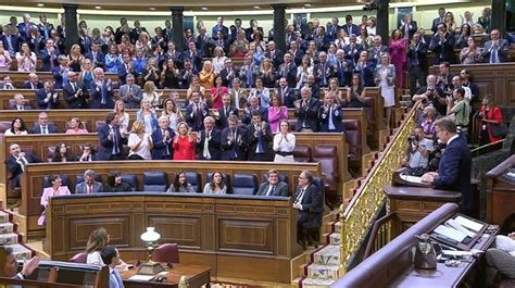 La Bancada Del Pp Se Levanta Al Grito De Cobarde Cobarde Contra