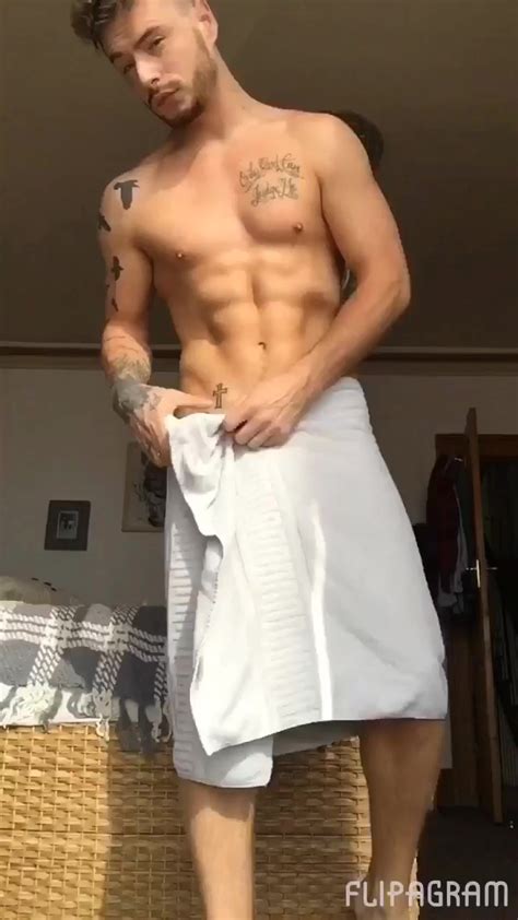 Hot Guy In Towel ZzGAYS