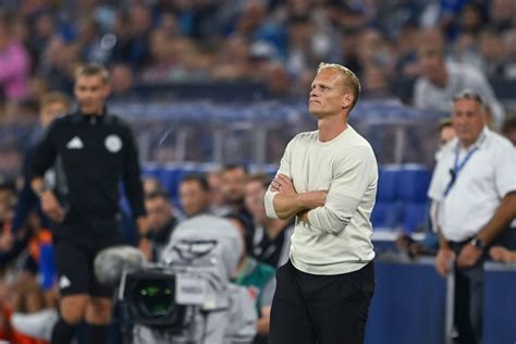 Schalke Ger Chte Nach Geraerts Entlassung Wird Er Neuer Trainer