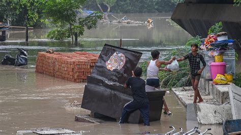 Delhi struggles with severe flood, government advises closure of non ...