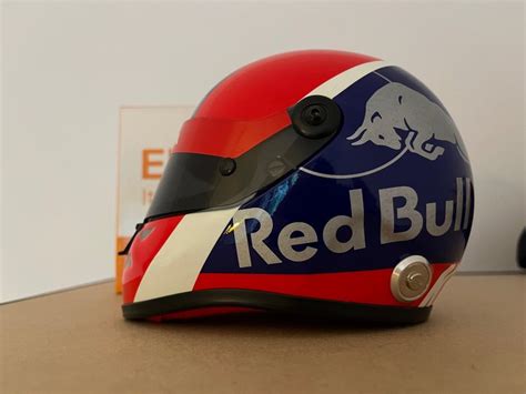 Formula One - Daniil Kvyat - 2019 - 1/2 Scale helmet - Catawiki