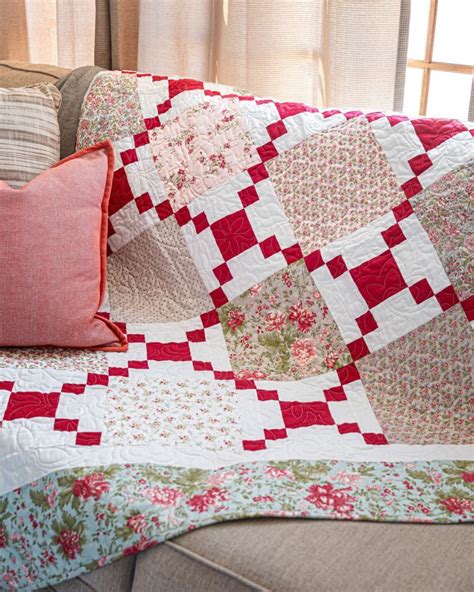 Easy Quilts Small Quilts Scrap Quilts Patchwork Quilts Floral