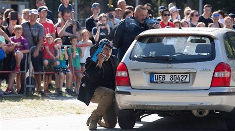 Berlin Brandenburg Tag Der Offenen T R Bei Berliner Polizei N Tv De