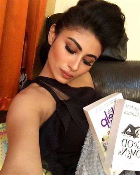 Serial Actress Mouni Roy Unseen Hot Photos GOES Viral