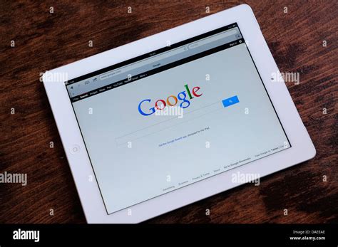 iPad screen with google search webpage Stock Photo - Alamy
