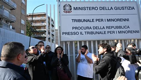 Napoli Condannato A 20 Anni Di Carcere Il 17enne Che Uccise