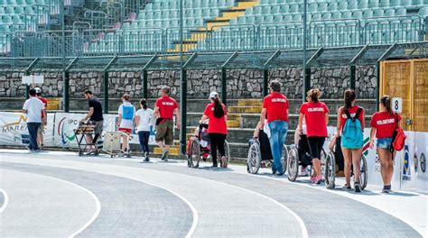 In Italia Oltre Quattro Milioni E Mezzo Di Volontari In Calo Ma