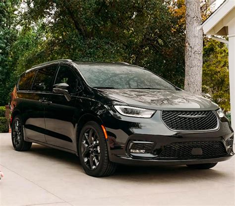 2023 Chrysler Pacifica in Pontiac, IL | Chrysler Dealership