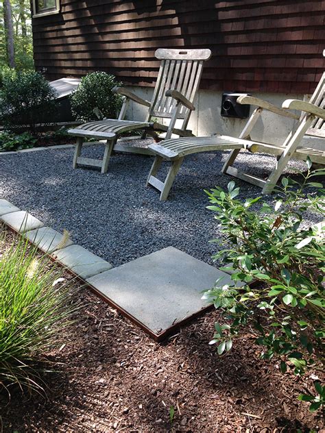 Simple crushed stone patio – Urban Utopia