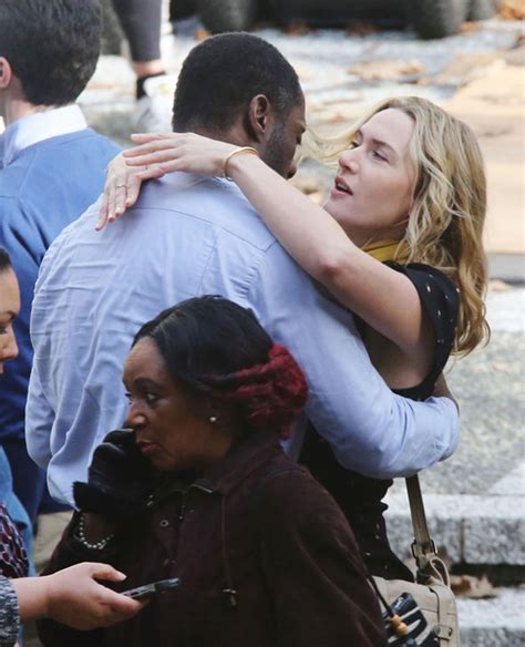 Idris Elba And Kate Winslet Spotted Sharing A Seriously Steamy Kiss Celebrity News Showbiz