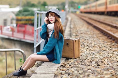 2048x1365 Lipstick Model Asian Girl Depth Of Field Hat Brunette