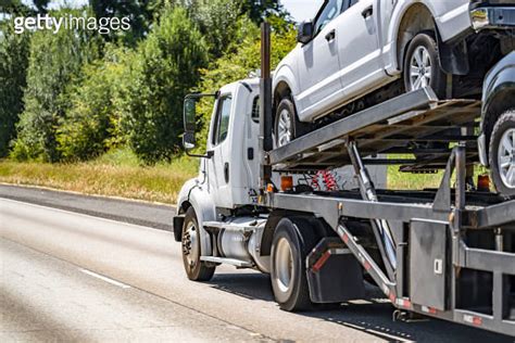 Compact Day Cab Big Rig Car Hauler Semi Truck Transporting Crossovers