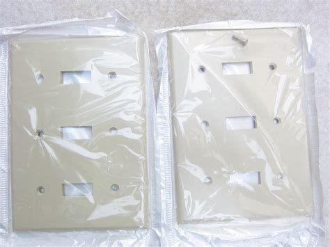 Leviton 86011 3 Gang Ivory Toggle Standard Wall Plate Lot Of 2 New Ebay