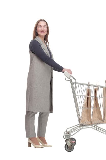 En Pleno Crecimiento Mujer Elegante Con Un Carrito De Compras Aislado