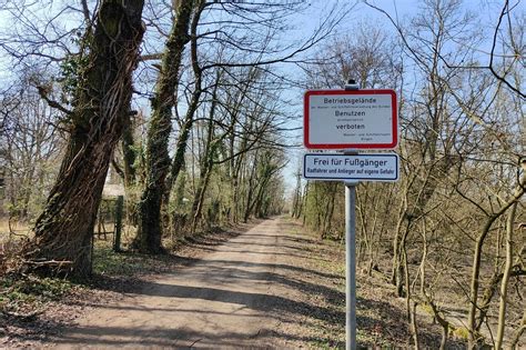 Betriebsgel Nde Am Rhein Entlang Bei Der Wanderung In De Flickr