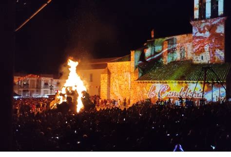 Vuelve A La Plaza De La Villa De Dos Torres La Fiesta De La Candelaria