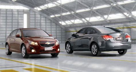 El Chevrolet Cruze sedán y 5 puertas ahora con mayor equipamiento