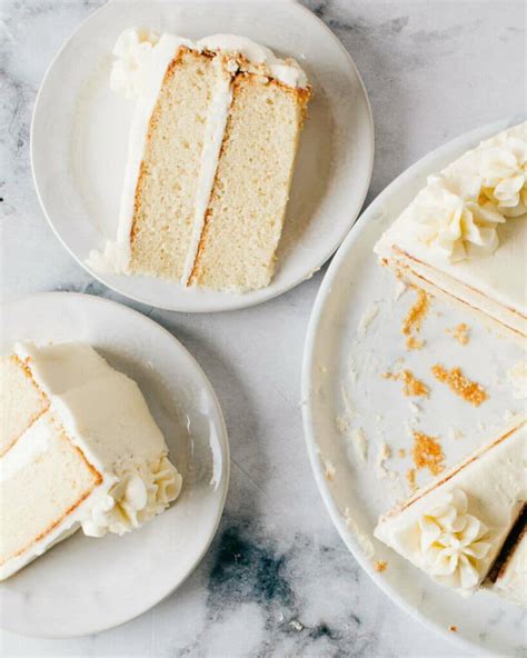 The ULTIMATE Fluffy And Moist Vanilla Cake Foodess