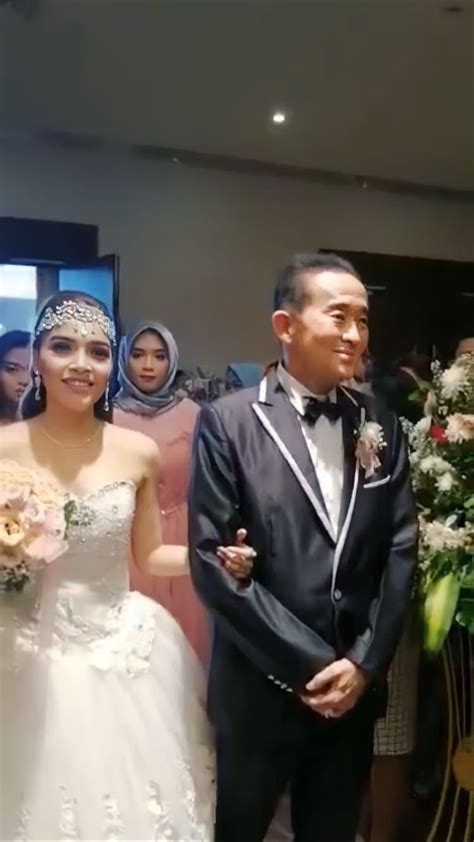 Sosok Tiara Agnesia Istri Muda Ayah Mirna Salihin Yang Dikabarkan