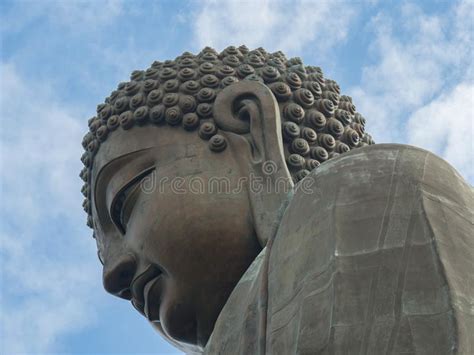 Fermez Vous De La Statue De Tian Tan Buddha Photo Stock Image Du