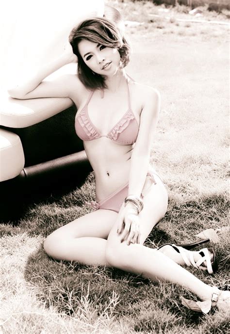 Cô dâu Ngọc Diệp khoe dáng bốc lửa với bikini