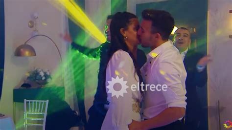 Baile Y Besos Apasionados La Fiesta Del Amor De Emily Lucius Y Martín