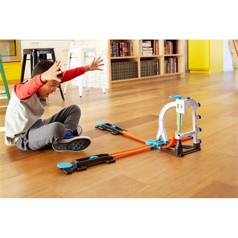 MATTEL DLF28 Zestaw Hot Wheels Z Samochodzikiem KASKADERSKI TOR